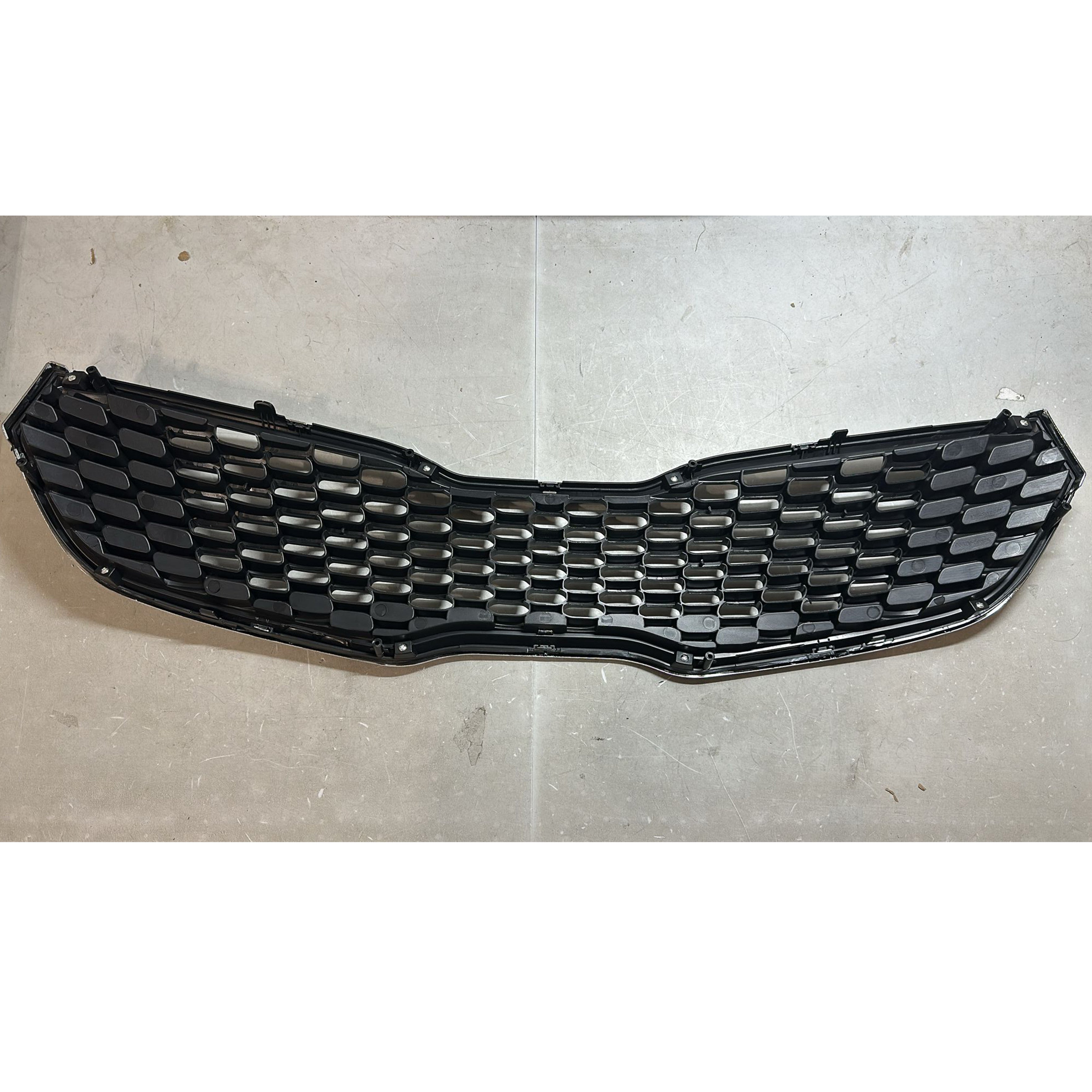 2017 2018 Kia Forte5 Hatchback Front Upper Bumper Grille with Chrome Trim Damaged