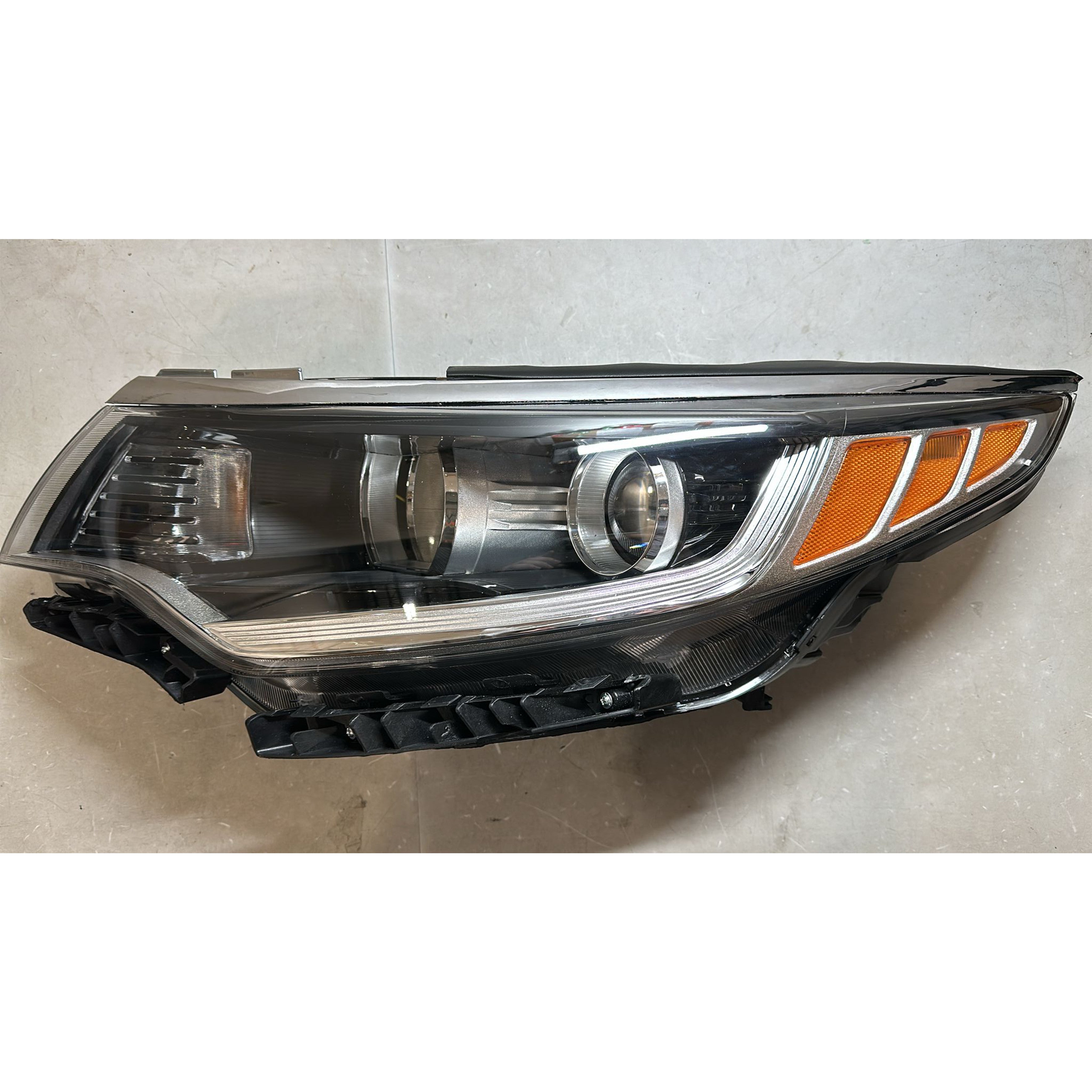 For 2016 2017 2018 Kia Optima Headlight Assembly Driver Halogen 92101D5000 Bulb Damaged