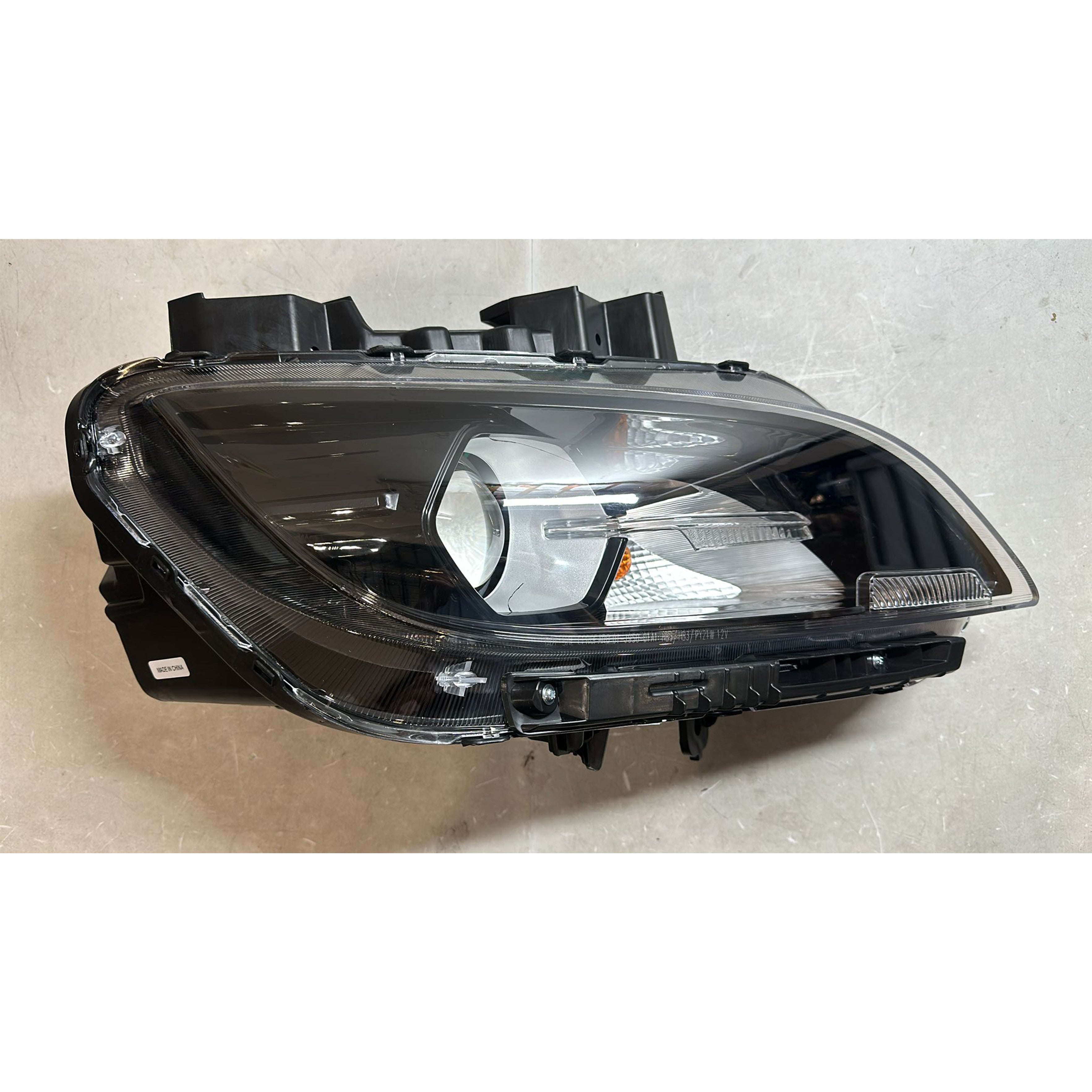 2022 2023 Hyundai Kona Headlight Headlamp Assembly Halogen Passenger Side Damaged