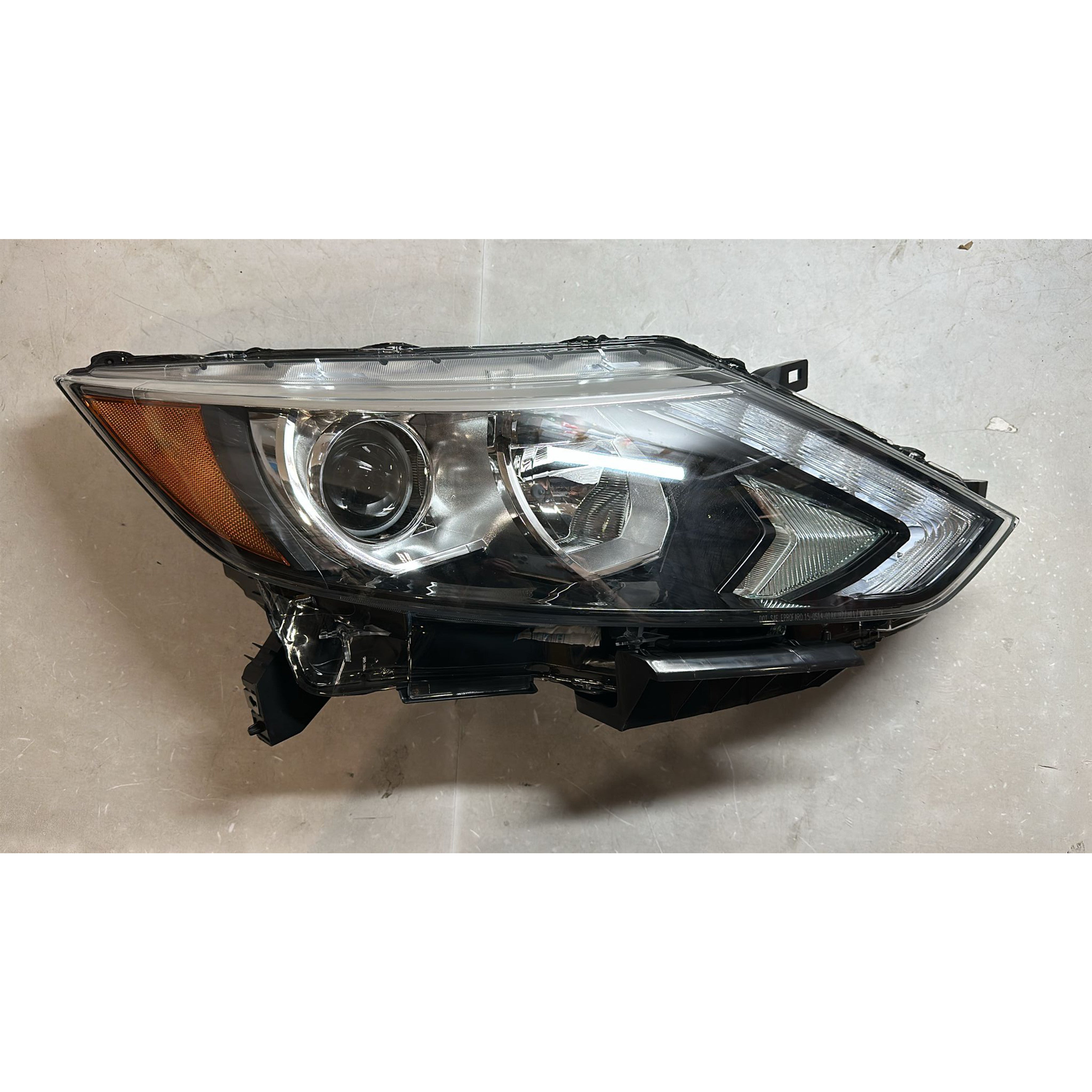 2017 2018 2019 Nissan Rogue Sport Qashqai Headlight Assembly Halogen with LED Passenger Side Damaged