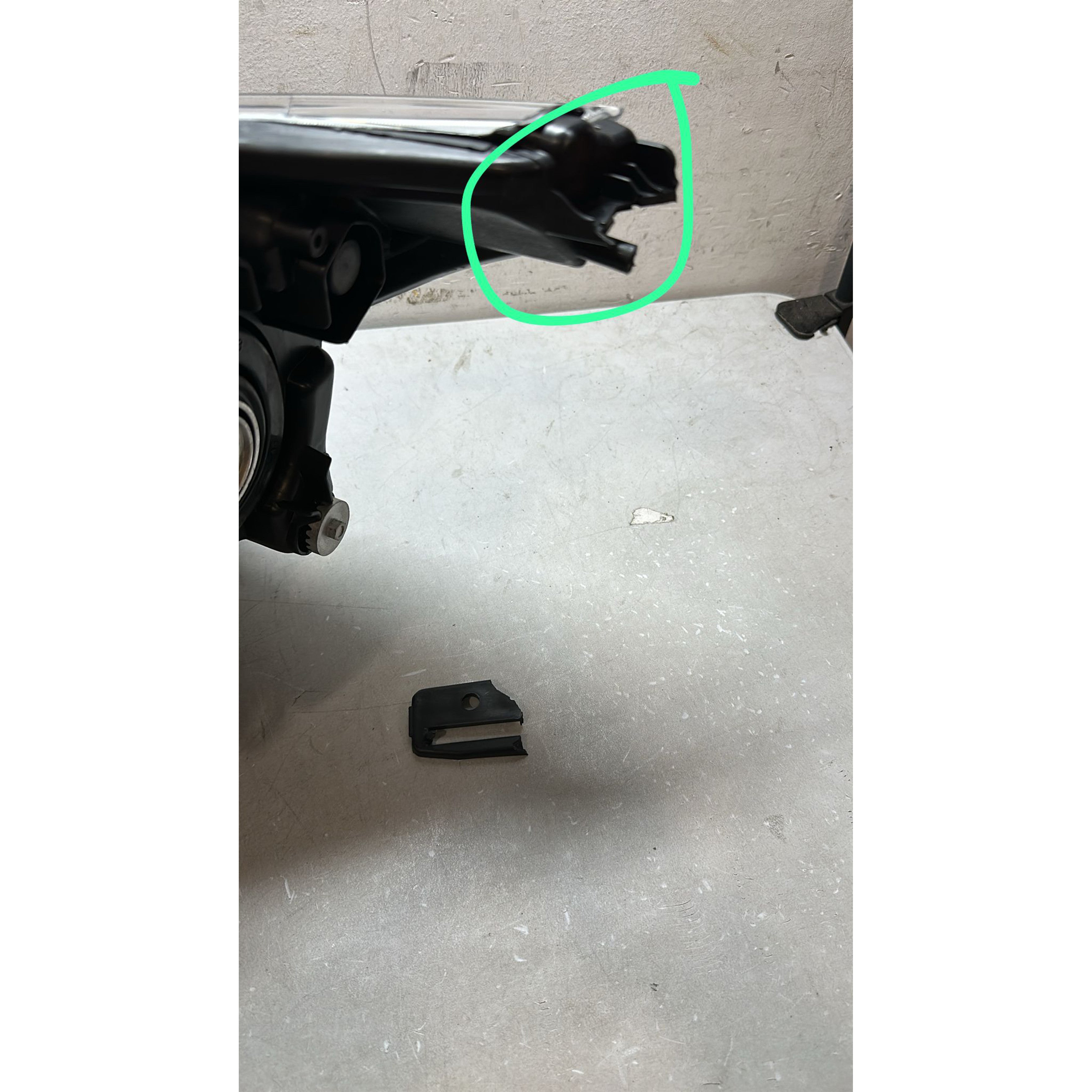 2017 2018 2019 Nissan Rogue Sport Qashqai Headlight Assembly Halogen with LED Passenger Side Damaged