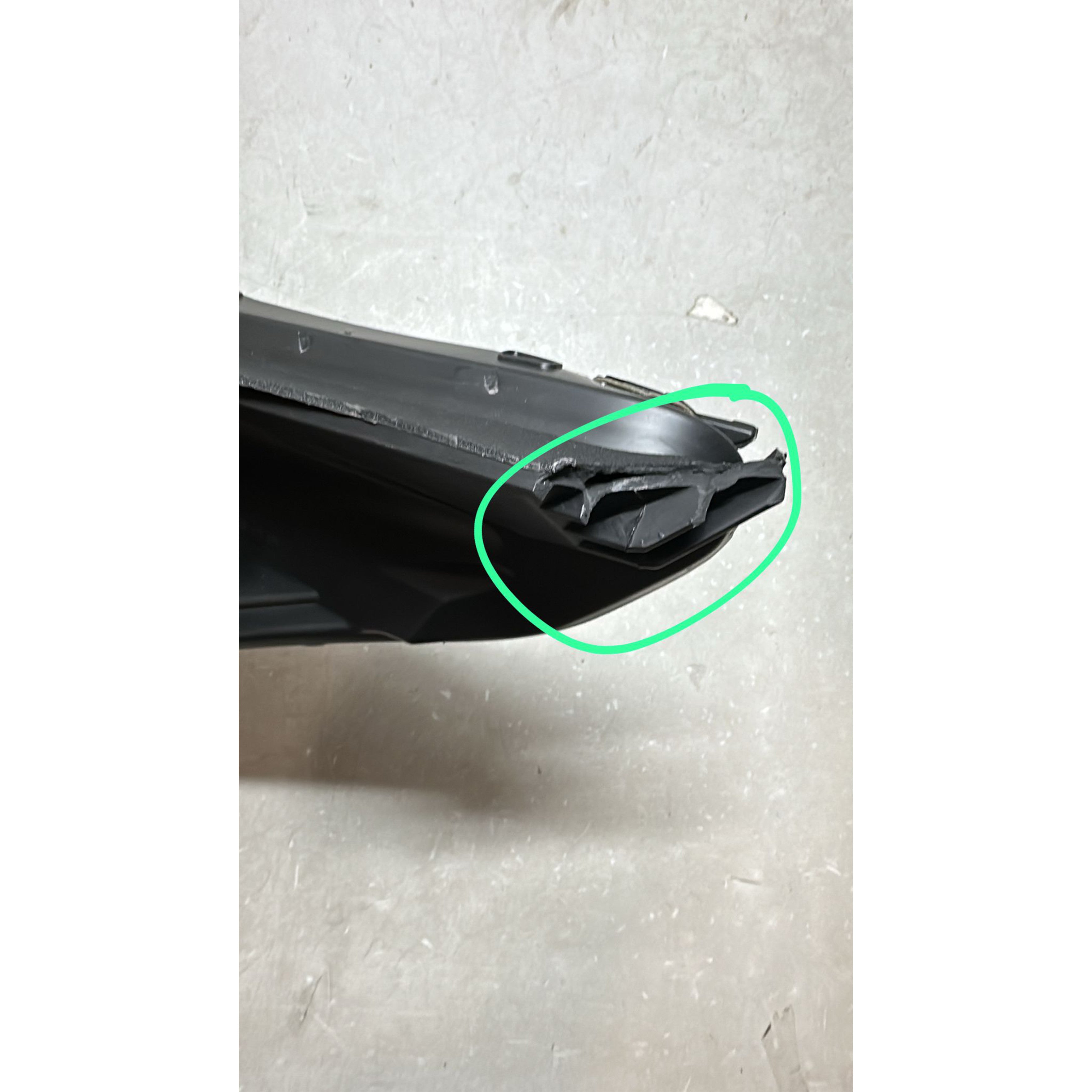 2022 2023 Kia Forte Halogen Projector Headlight Assembly without LED DRL Passenger Side Damaged