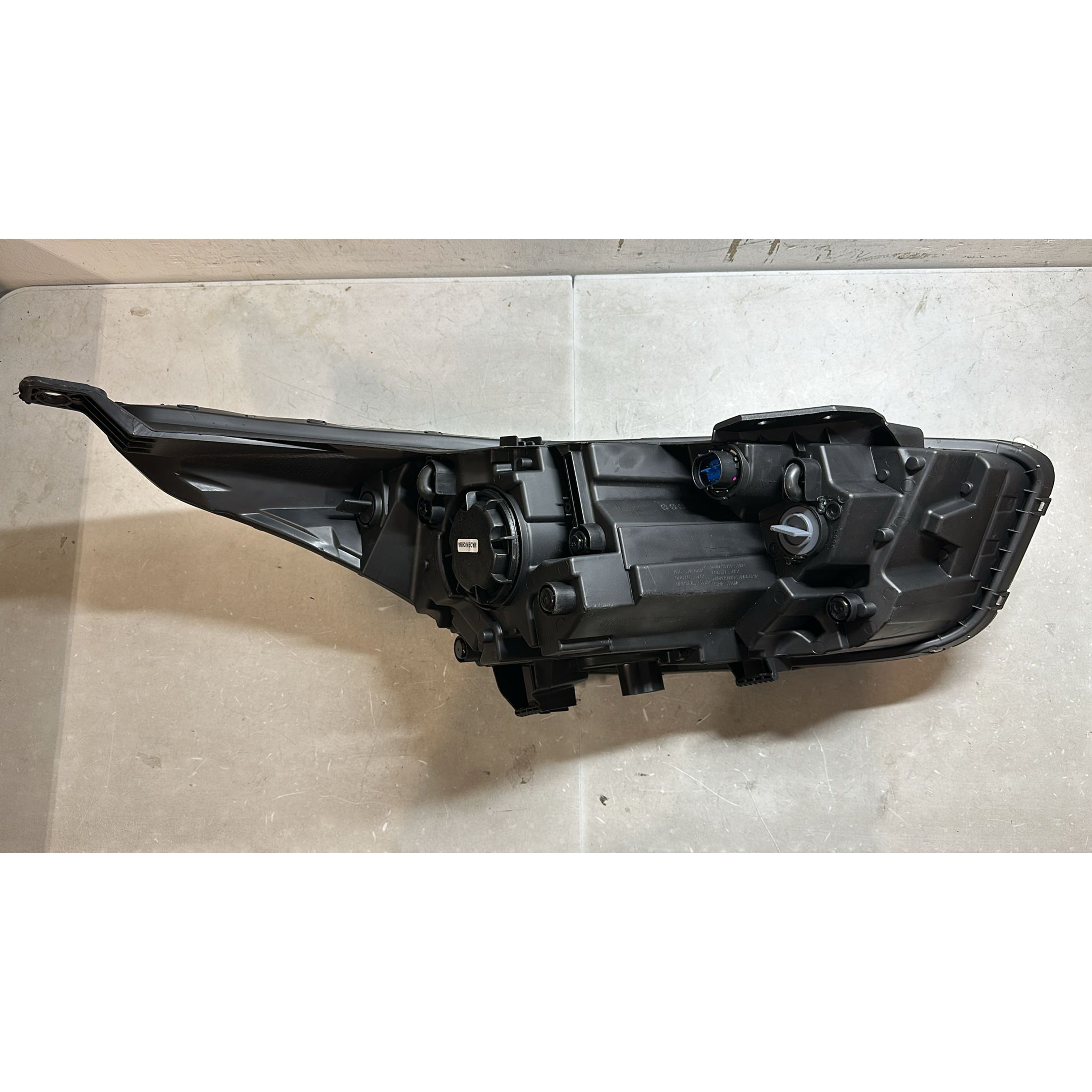 2022 2023 Kia Forte Halogen Projector Headlight Assembly without LED DRL Driver Side Damaged