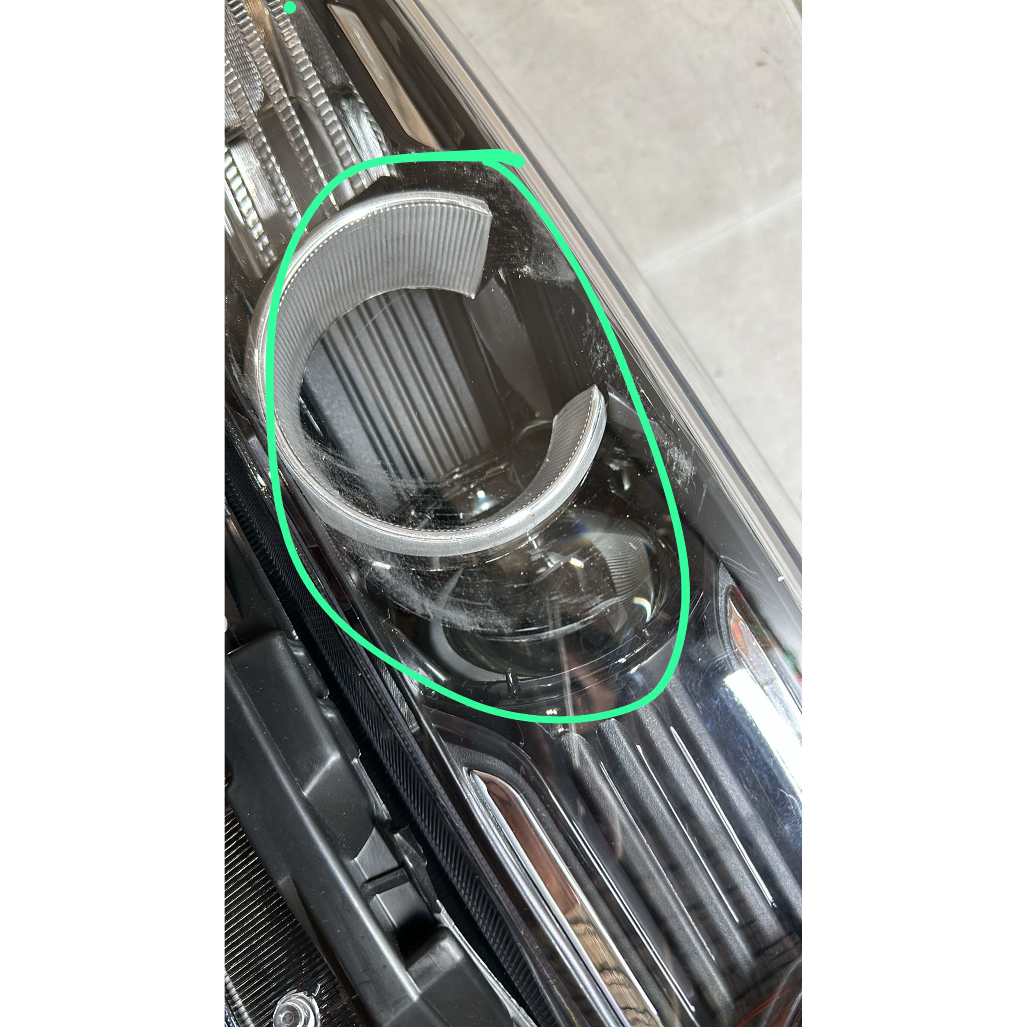 2022 2023 Kia Forte Halogen Projector Headlight Assembly without LED DRL Driver Side Damaged