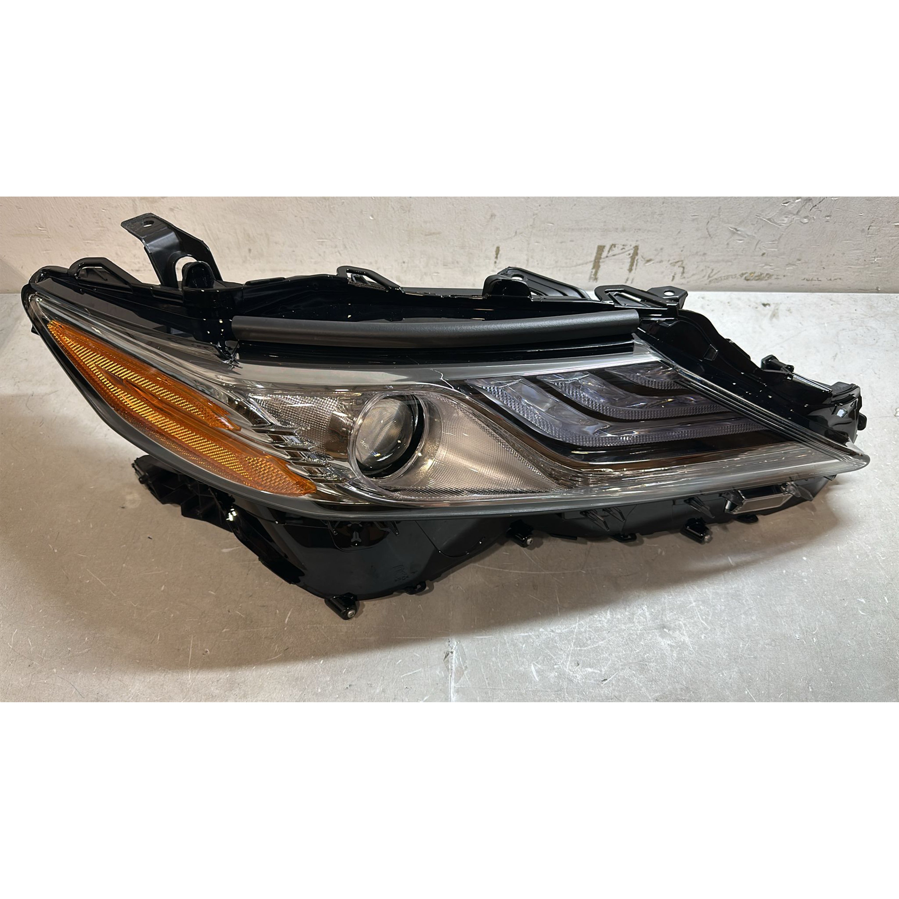 2018 2019 2020 Toyota Camry XLE XSE Headlight Assembly Full LED Non-Adaptive Passenger Side Damaged