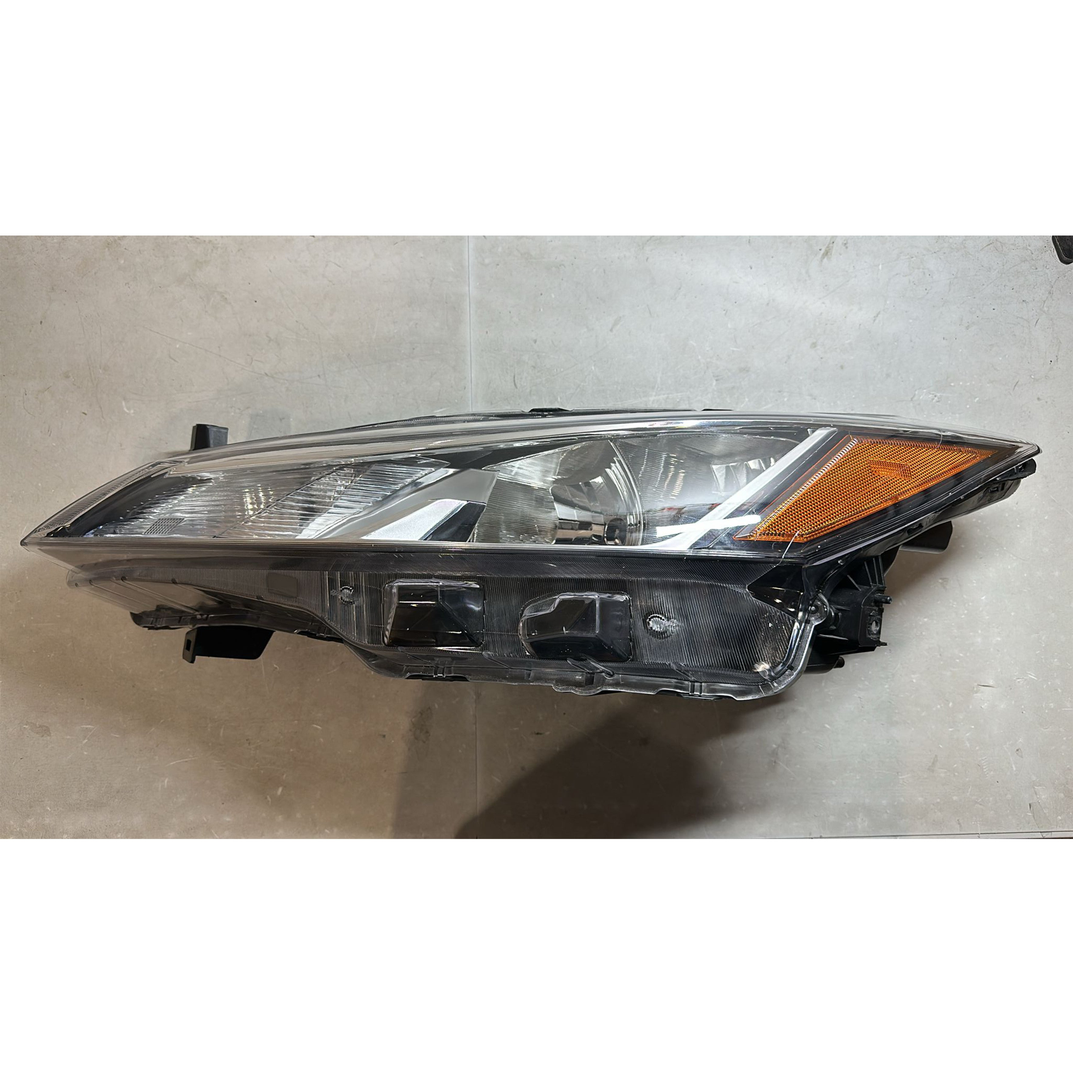 For 2021 2022 2023 2024 Nissan Kicks Halogen Headlight Assembly Left Driver Side 260605R00A Damaged