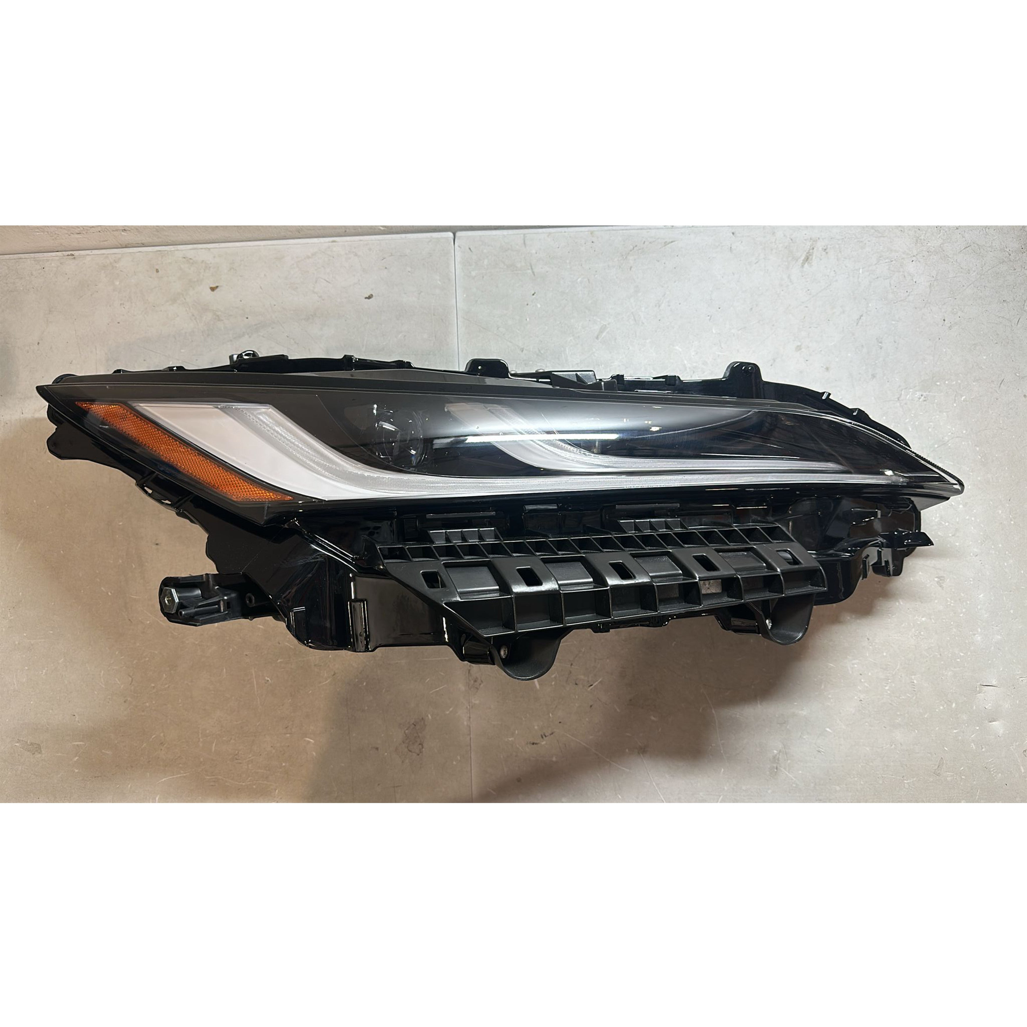 For 2021 2022 2023 2024 Toyota Venza Headlight Lamp Assembly Right Passenger RH 8111048J30 Damaged