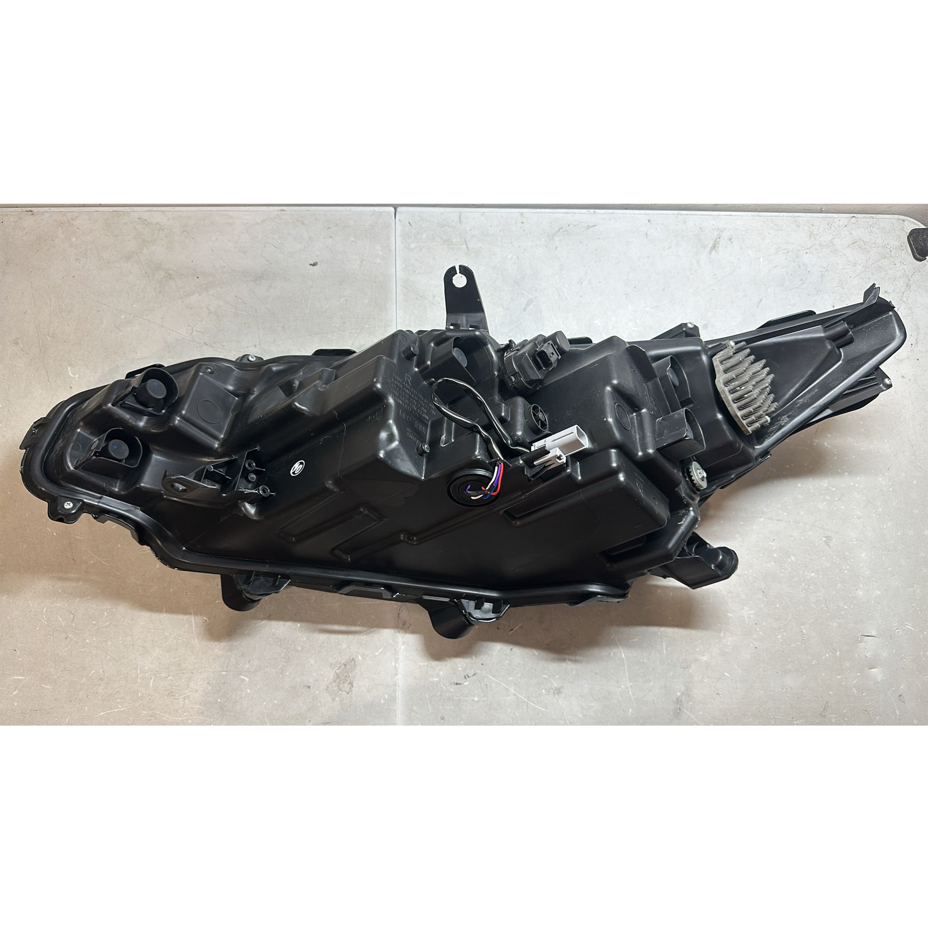 For 2021 2022 2023 2024 Toyota Venza Headlight Lamp Assembly Right Passenger RH 8111048J30 Damaged