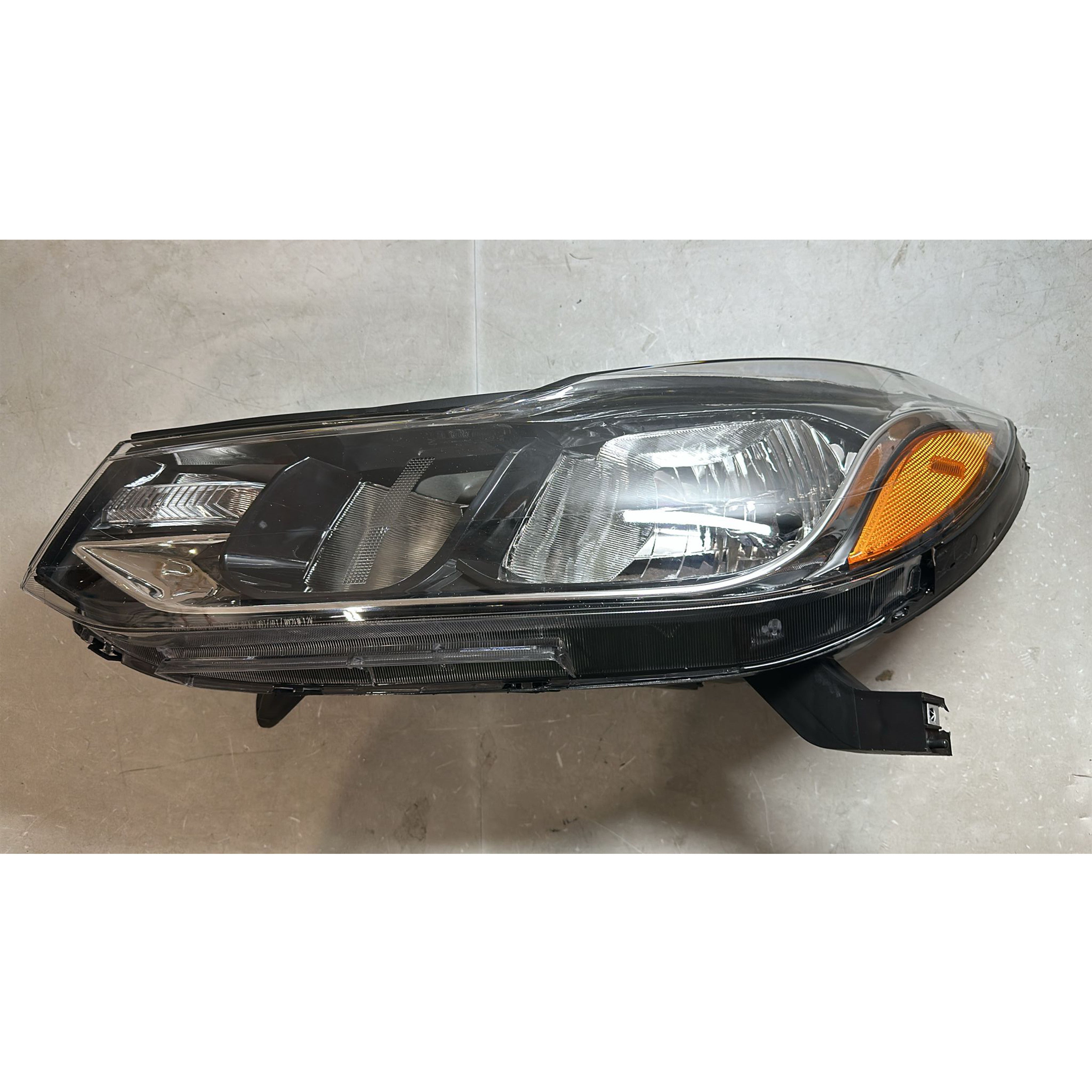For 2017 2018 2019 2020 2021 2022 Chevrolet Trax Headlight Headlamp Assembly Halogen Driver Left Side LH GM2502444 Damaged