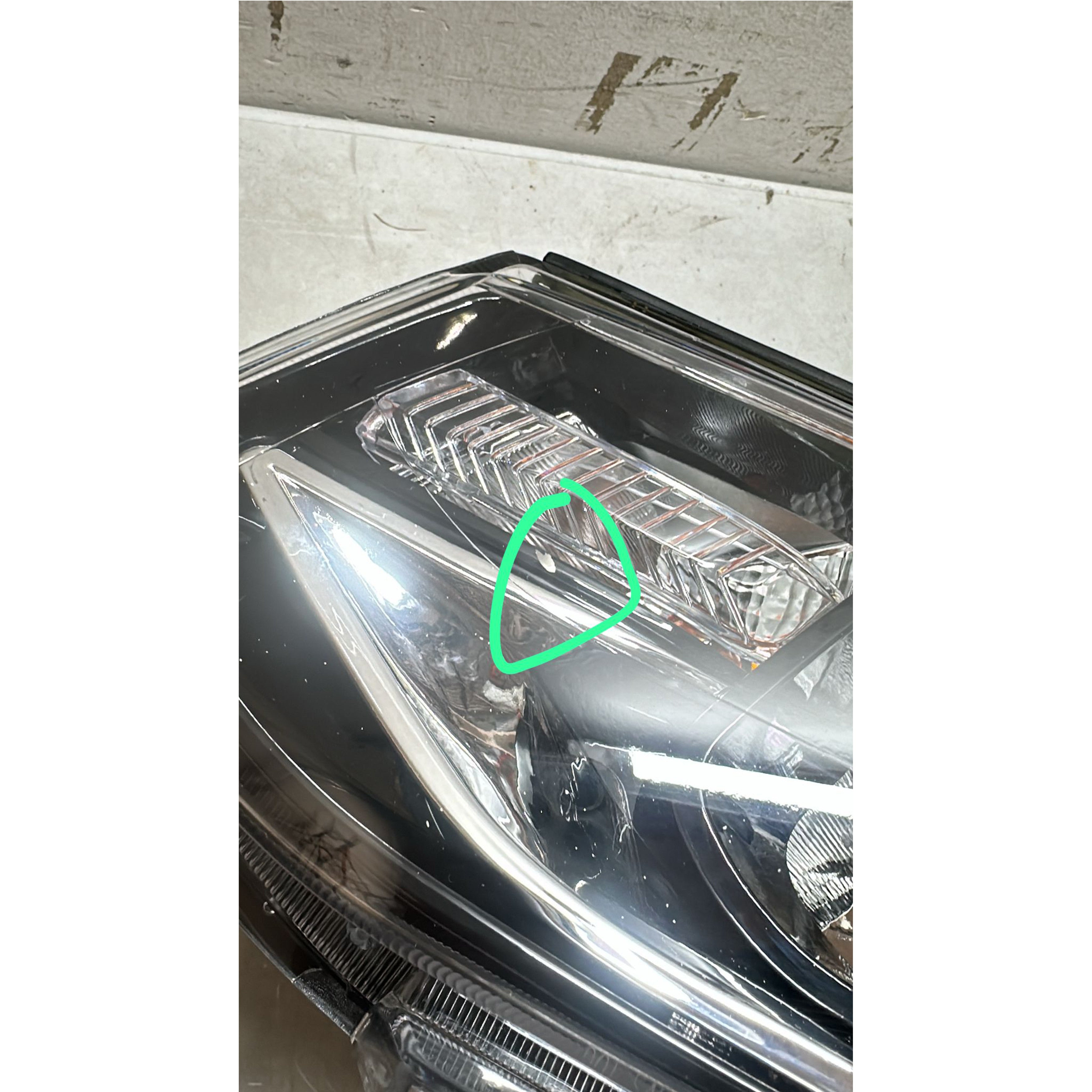 For 2017 2018 2019 2020 2021 2022 Chevrolet Trax Headlight Headlamp Assembly Halogen Driver Left Side LH GM2502444 Damaged