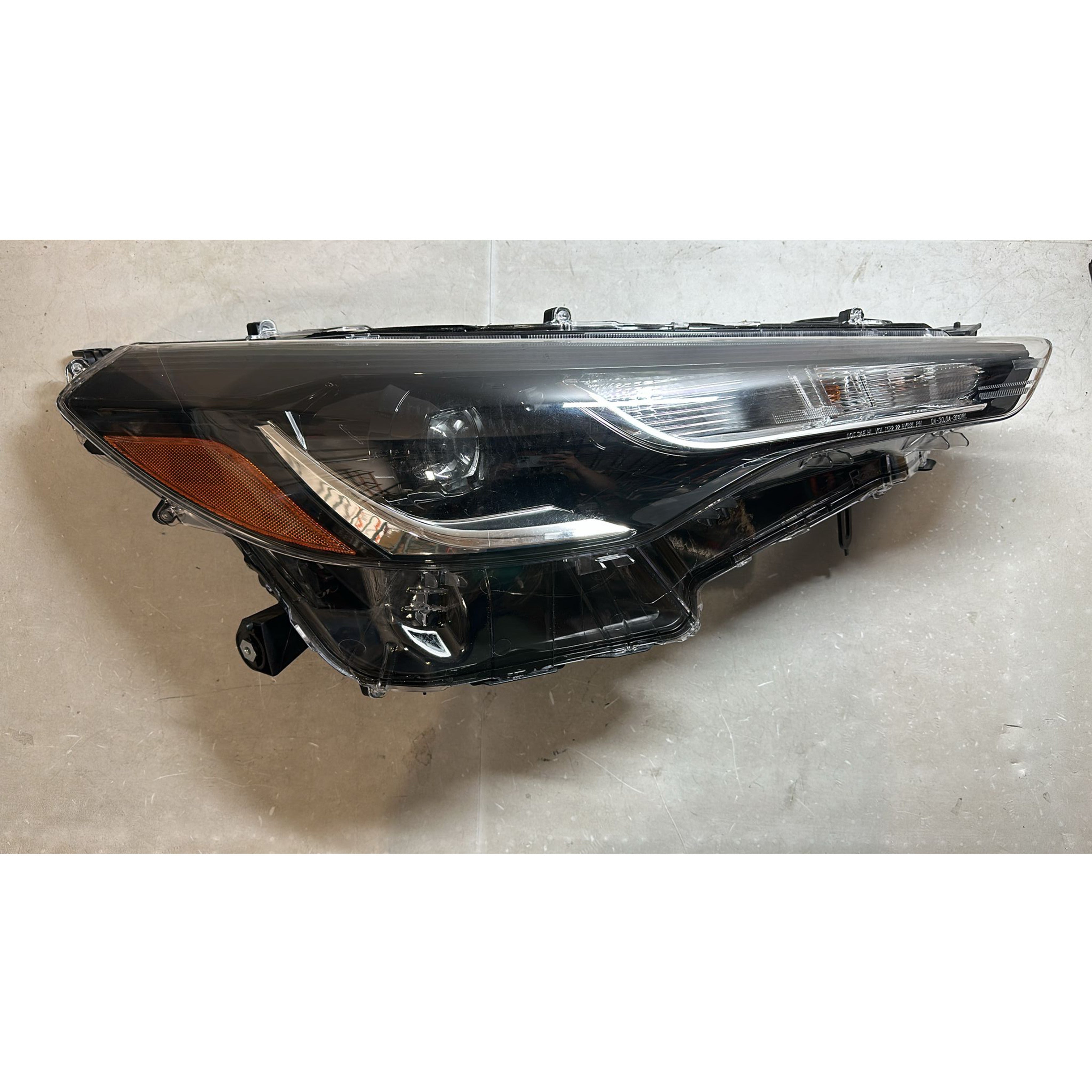 2022 2023 TOYOTA Corolla Cross L LE Front LED Headlight Lamp Assembly Right Passenger Side Damaged