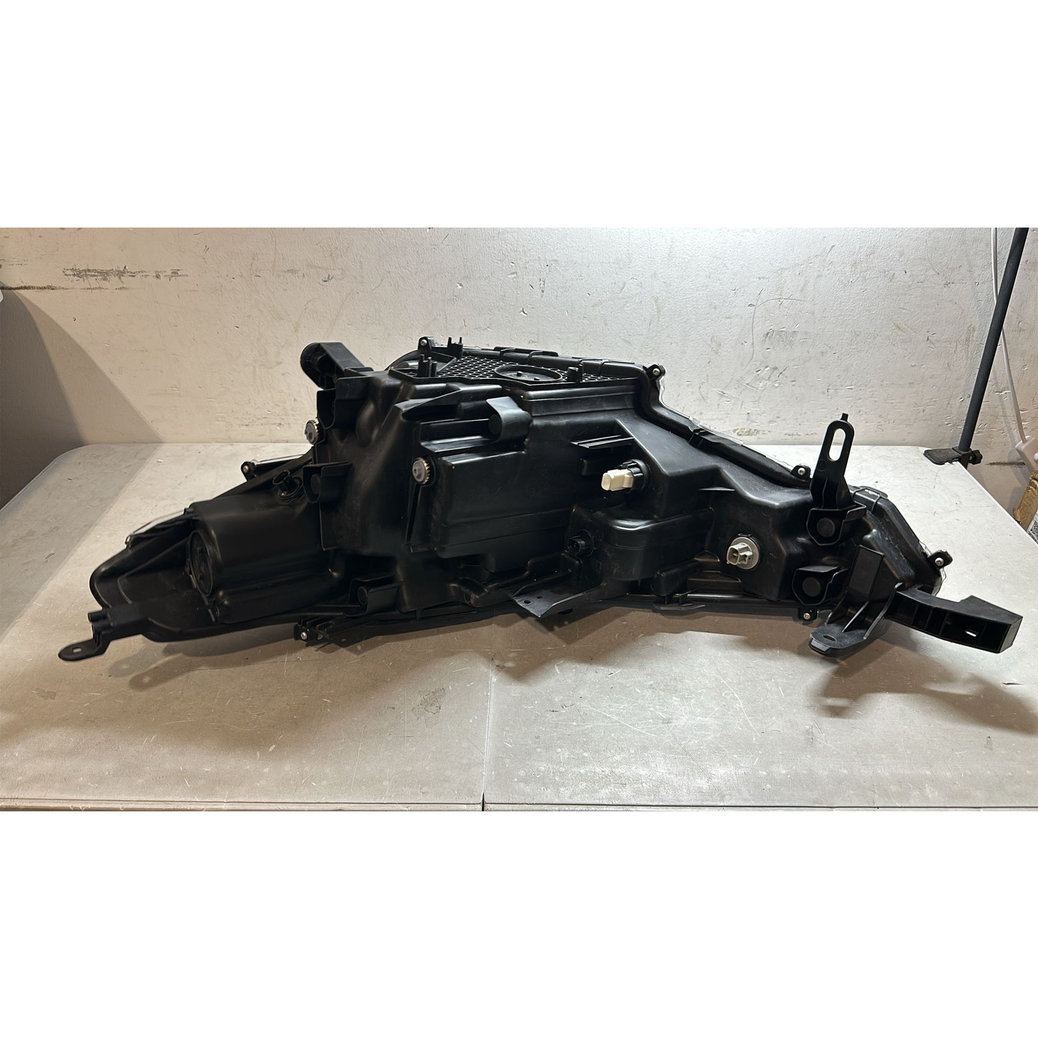 <p>2022 2023 2024 2025 TOYOTA Corolla Cross L LE Front LED Headlight Lamp Assembly Right Passenger Side Damaged</p>