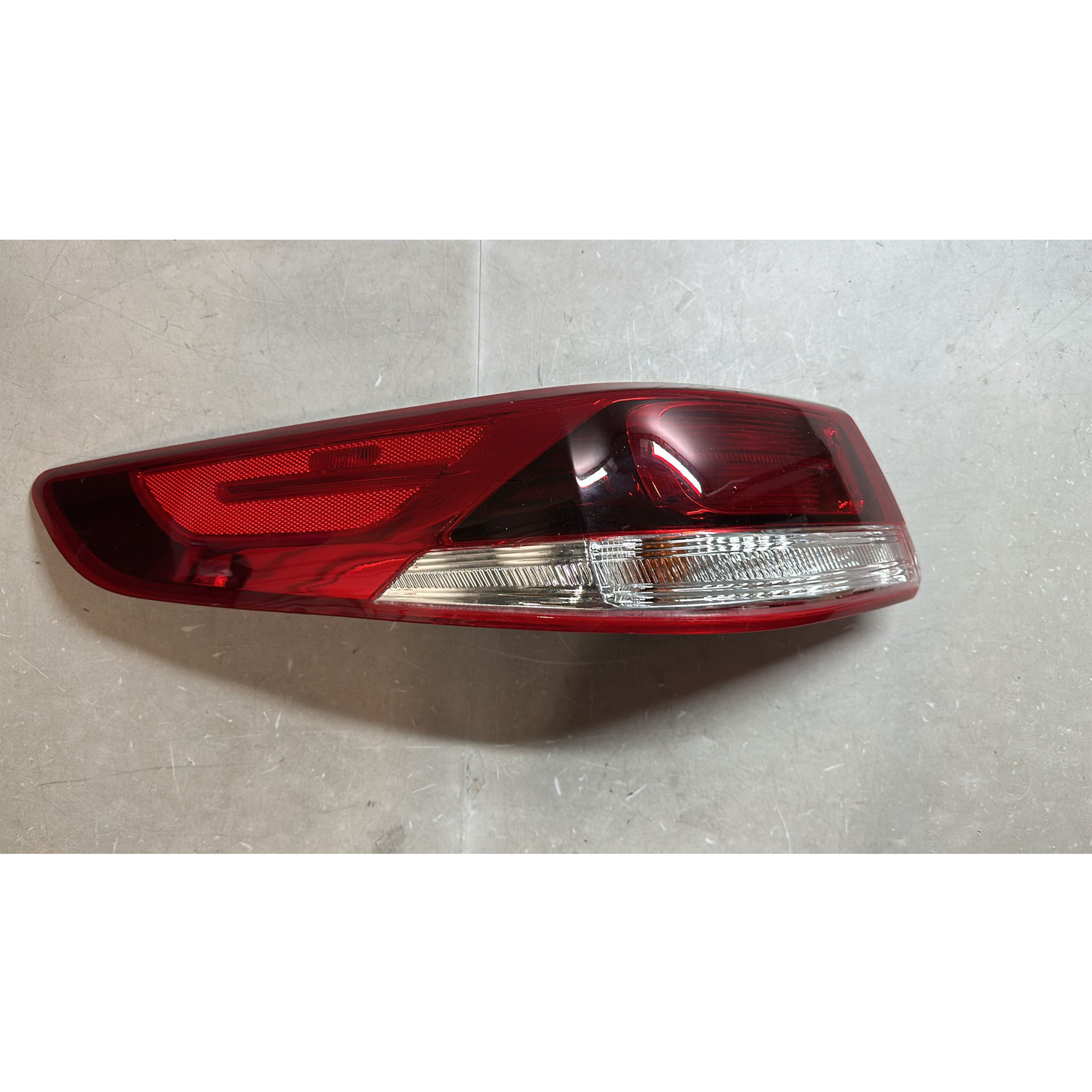 2016 2017 2018 2019 2020 Kia Optima Rear Outer Tail Light Lamp Assembly Halogen Driver Side Damaged