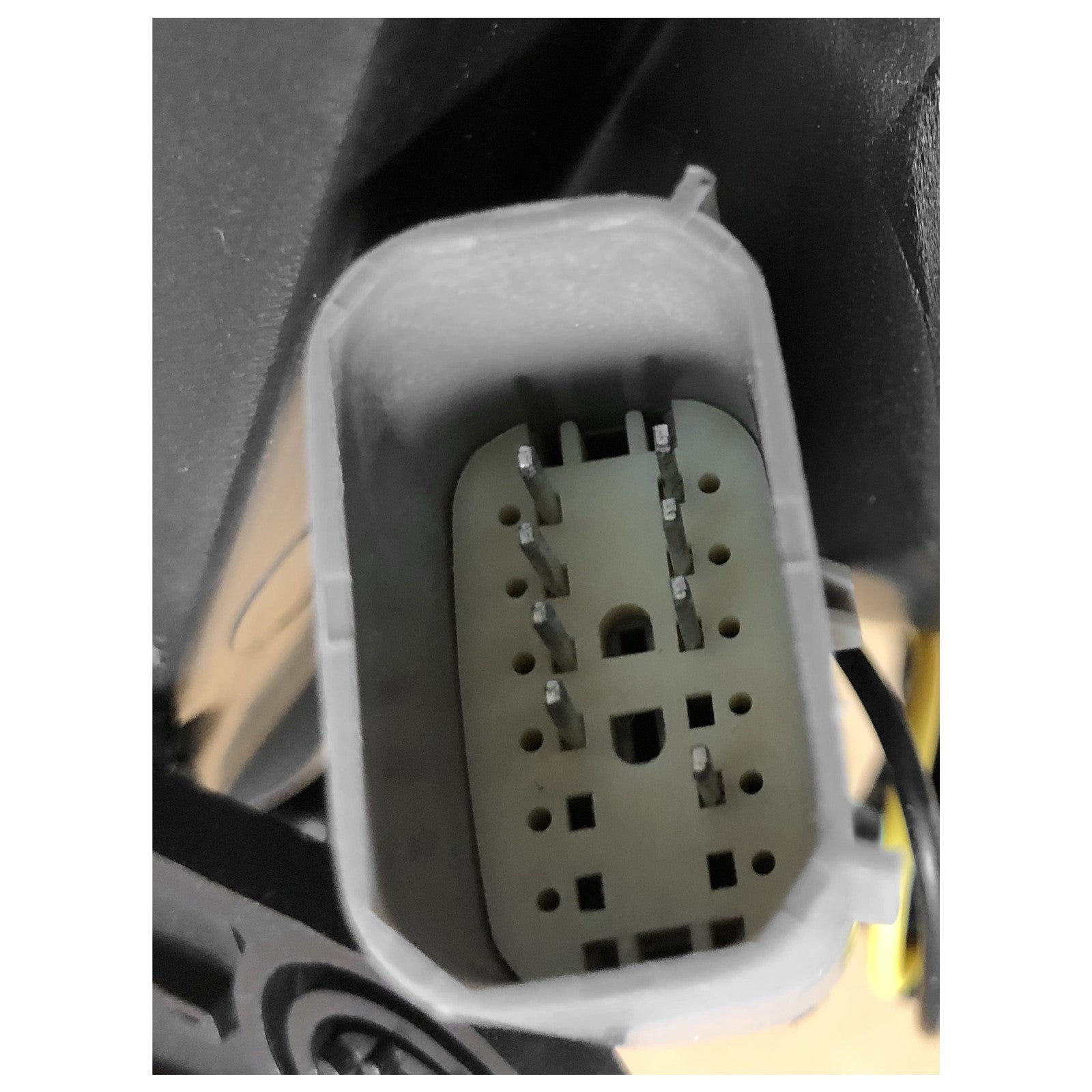 2017 2018 2019 2020 2021 2022 Chevrolet Trax LS Headlight Headlamp Assembly Halogen Passenger Side Damaged