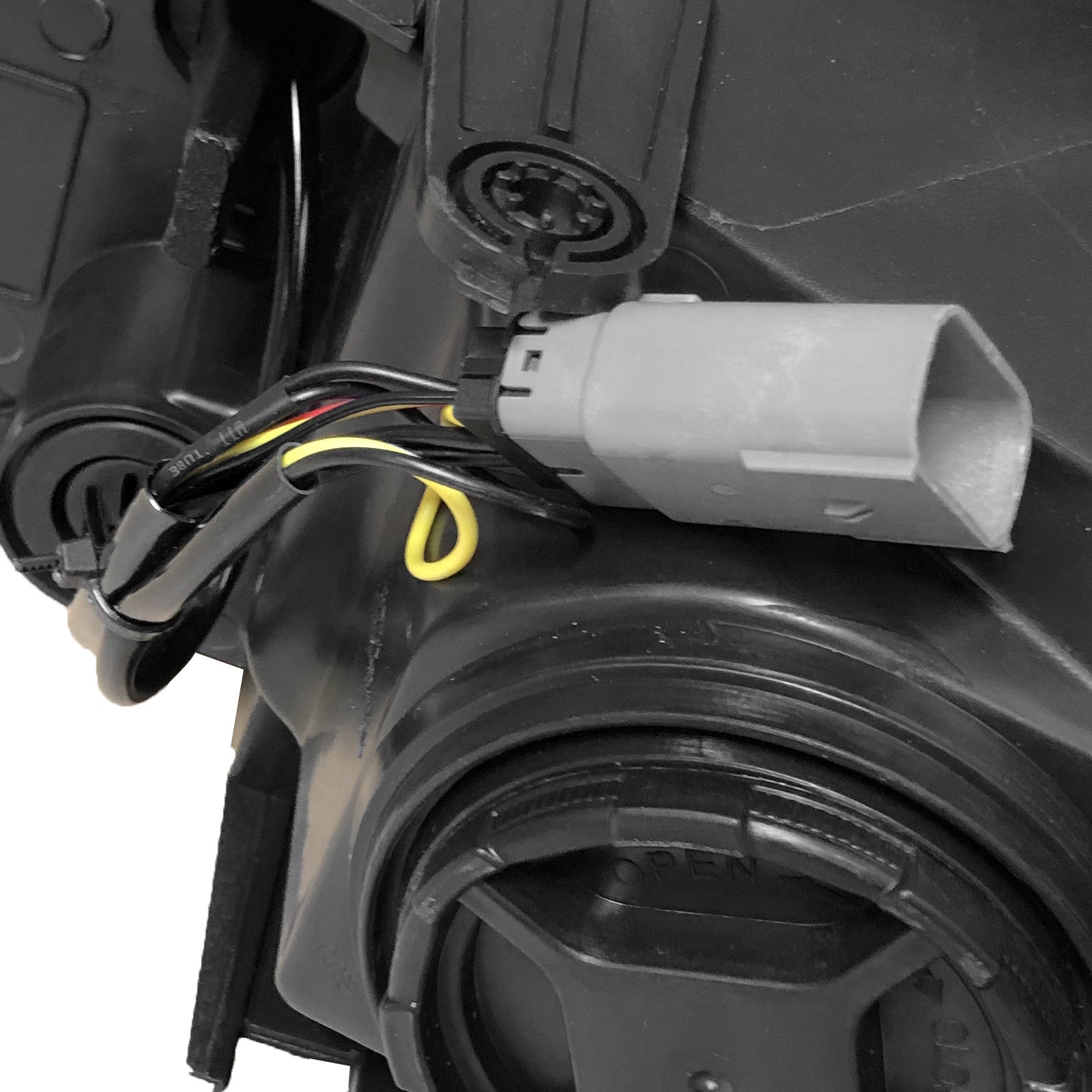 2017 2018 2019 2020 2021 2022 Chevrolet Trax LS Headlight Headlamp Assembly Halogen Passenger Side Damaged